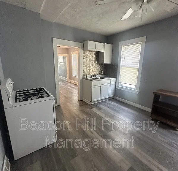 1212 E 71st St — Photo 5