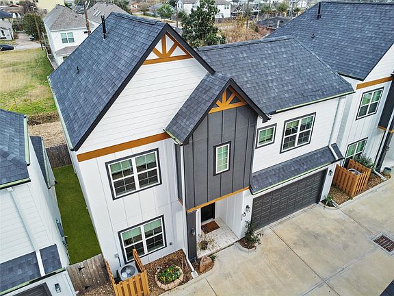 2nd image of 303 Blueberry St #B