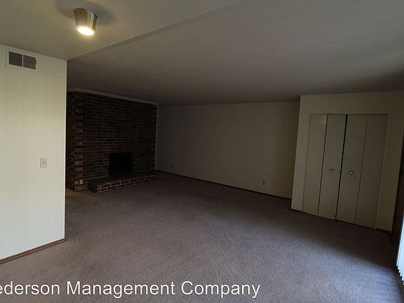 5th image of 4443 Jefferson St APT 11