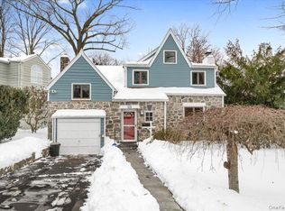 36 Stoneyside Dr, Larchmont, NY 10538