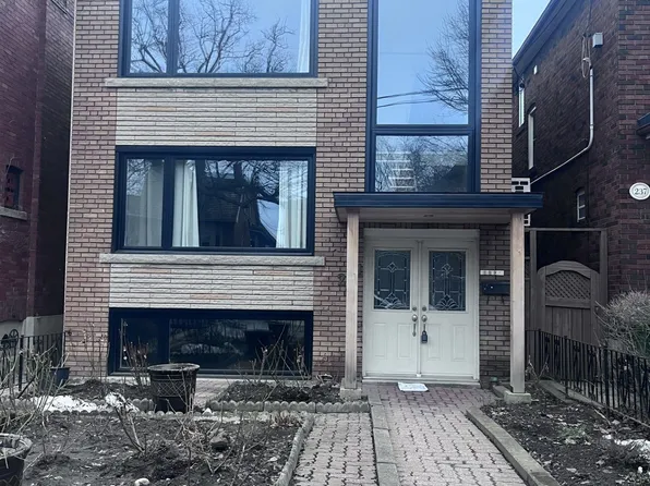 241 Wychwood Ave, Toronto, ON M6C 2T5