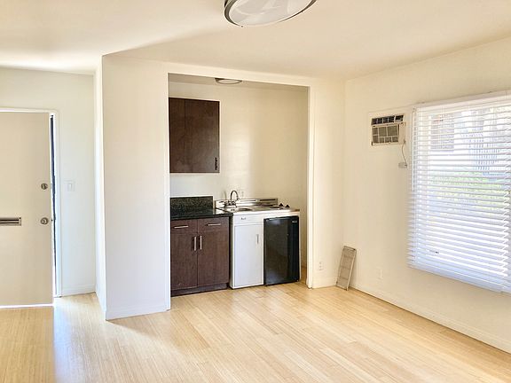 5th image of 937 Cole Ave Ste 6