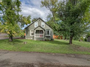530 NE 5th St, Oakland, OR 97462