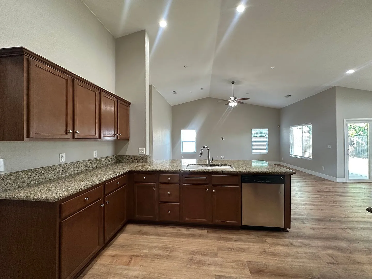 Spacious Lemoore home coming soon, pet friendly! — Photo 2