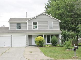 8404 Castle Ridge Ln, Indianapolis, IN 46256