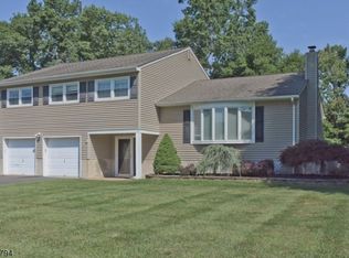 28 Toby Dr, Succasunna, NJ 07876