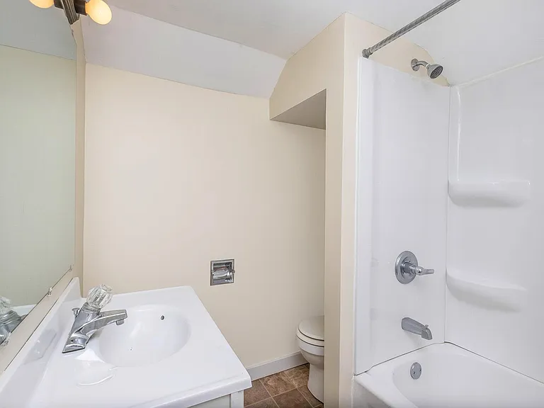 960 Pine Ave NW — Photo 21