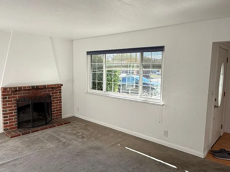 7389 Newcastle Ln — Photo 13