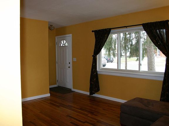 3rd image of 161 Tower Dr