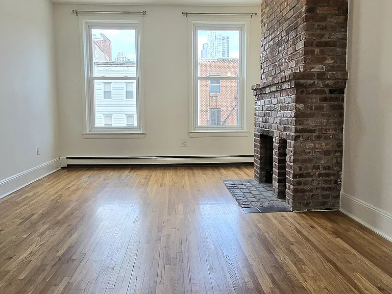390 Warren St #2L — Photo 5