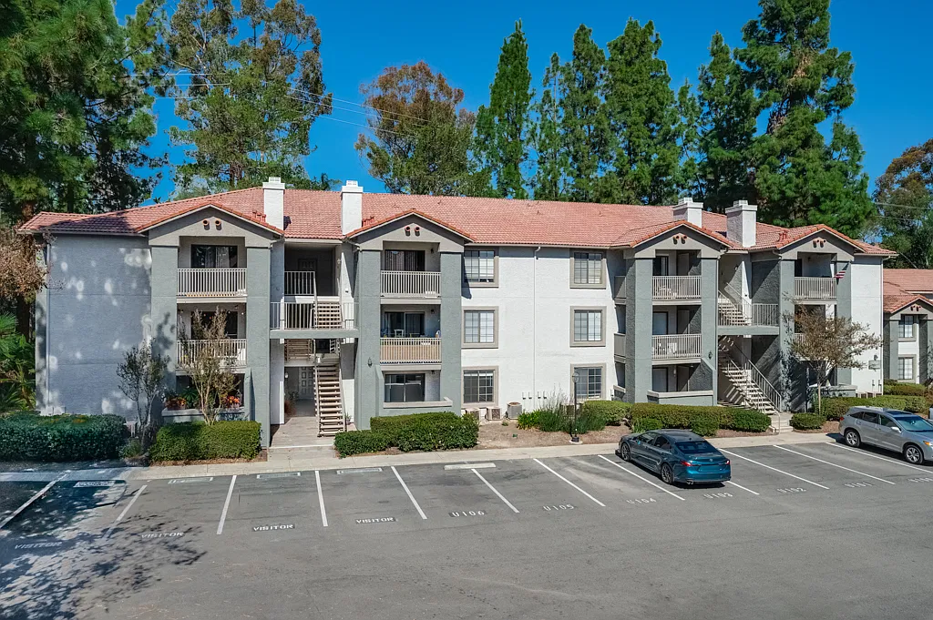 1 bed, 704 sqft, $2,375 — Photo 1
