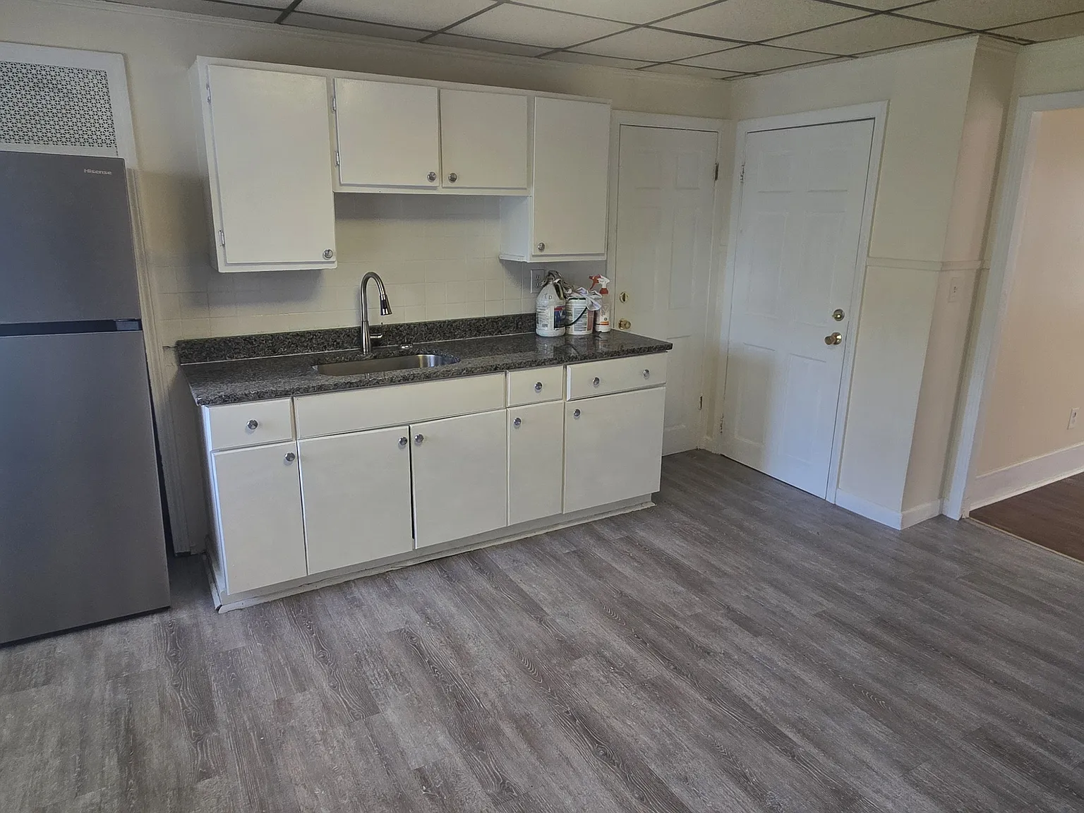 4 bed, 1000 sqft, $2,600 — Photo 1