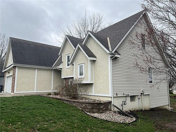 4th image of 2430 NW Windwood Dr