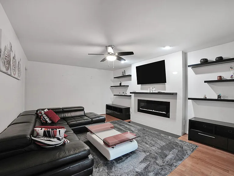 18420 Shady View Ln — Photo 12