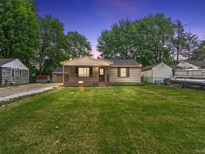 1445 S Packard Ave, Burton, MI, 48509