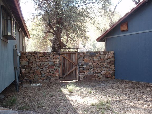 3rd image of 6 W Acorn Ln