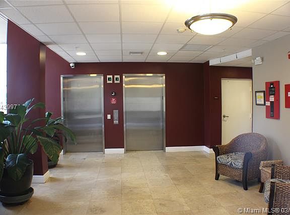 4th image of 120 SW 37th Ave #Penthouse 3