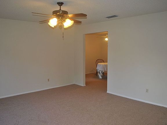3rd image of 538 Meadowvale Dr