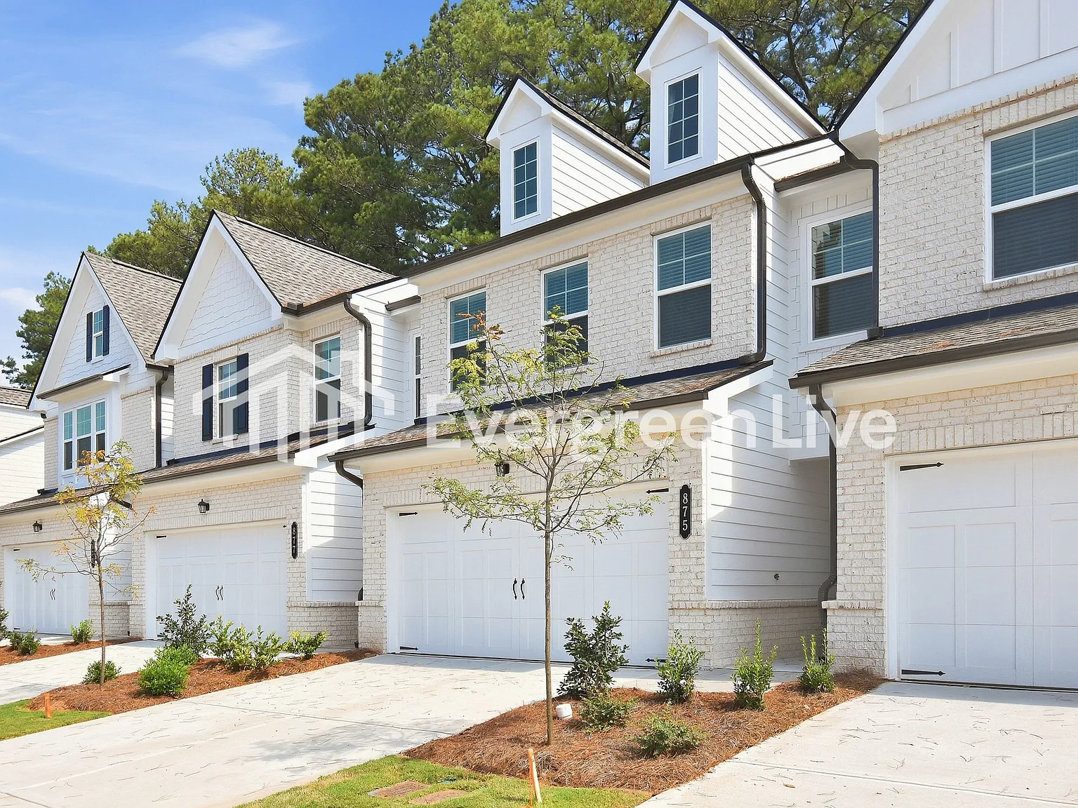 3 bed, 2.5 bath, 1810 sqft, $2,135 — Photo 2
