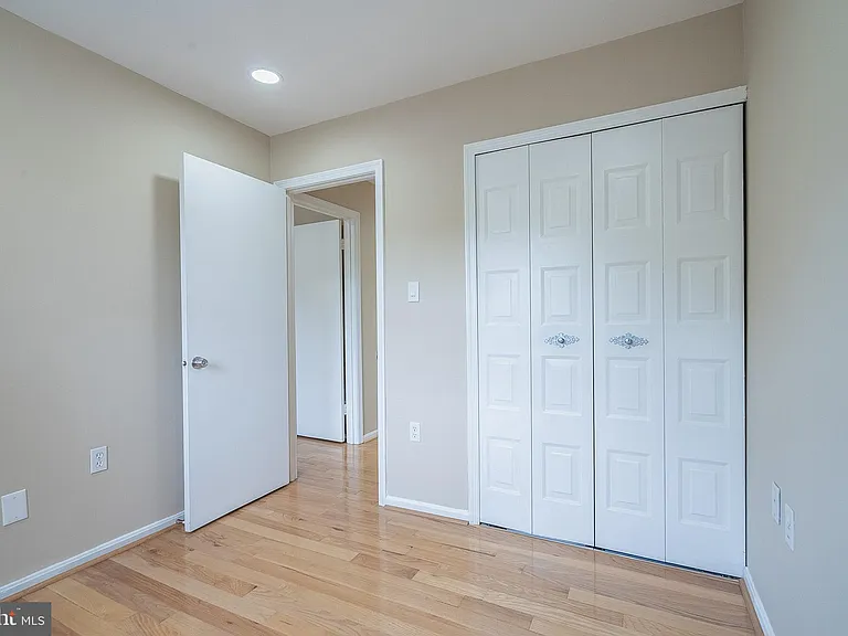 5844 Banning Pl — Photo 32