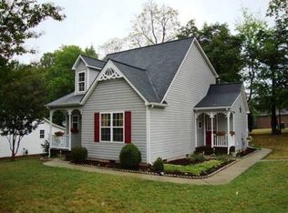 101 Oakgrove Dr, Graham, NC 27253