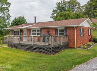 64 Hill N Dale Dr, Clyde, NC 28721