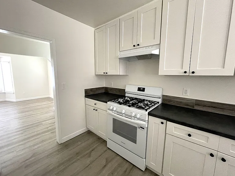 202-208 W. Mariposa — Photo 7
