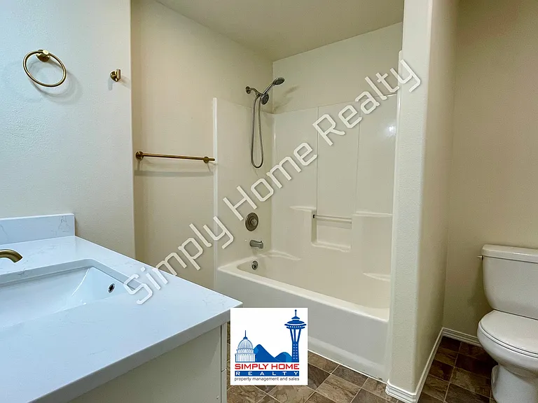 9041 Steilacoom Rd SE #B — Photo 9
