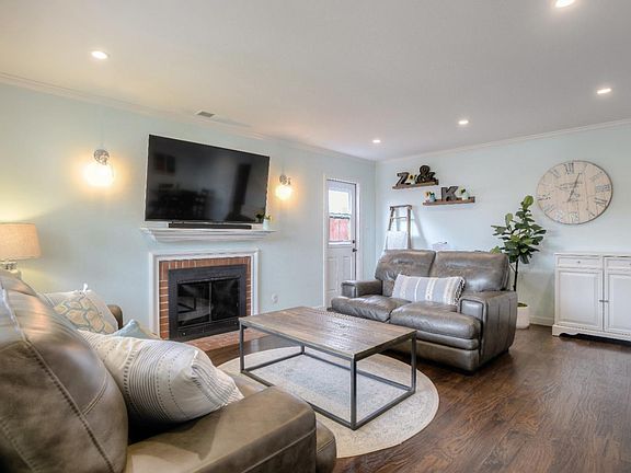 5th image of 743 Pepper Dr