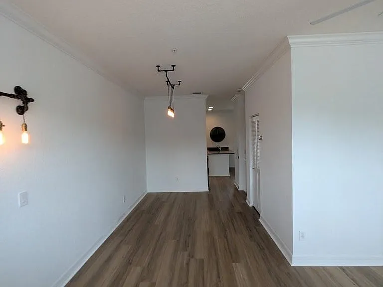 290 NE 5th Ave — Photo 6
