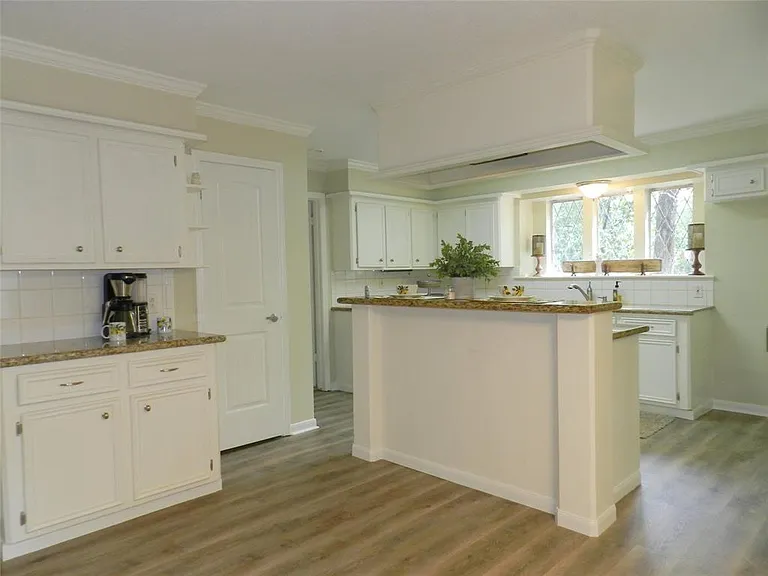 9403 Oxted Ln — Photo 11