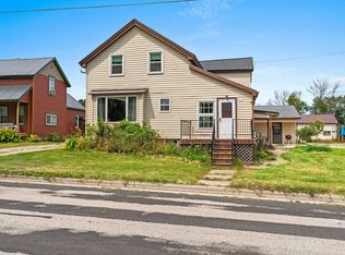 316 Lincoln Ave, Cleveland, WI 53015