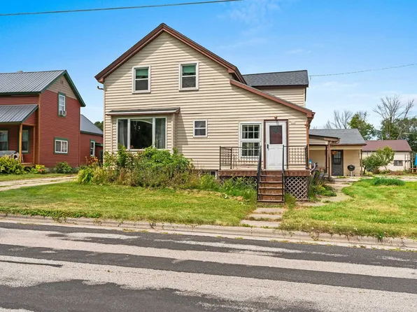 316 Lincoln Ave, Cleveland, WI 53015