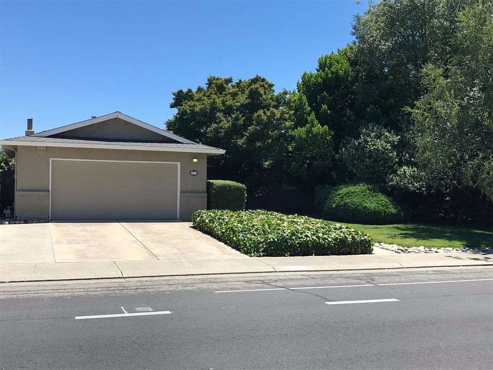 2nd image of 4210 Estate Dr