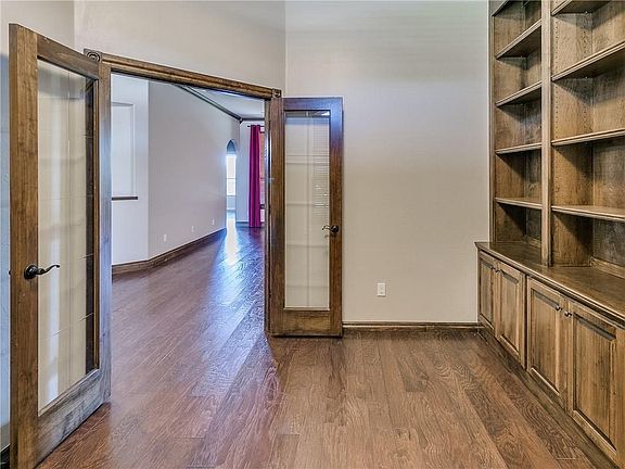 5th image of 3107 Tara Ln