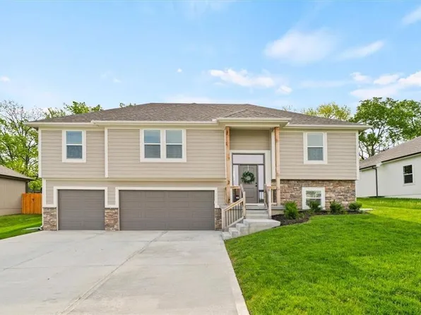 1410 NW Maple Dr, Grain Valley, MO 64029