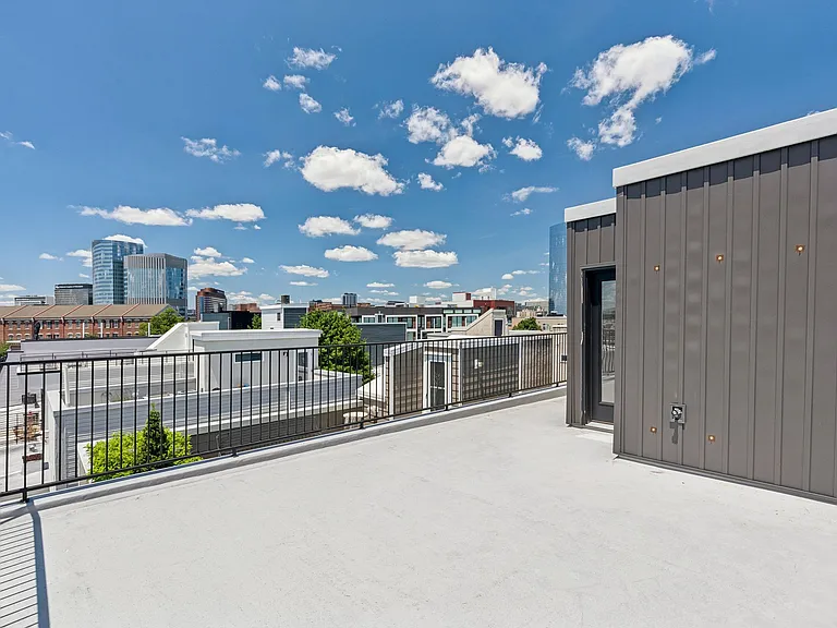 2231 Pemberton St — Photo 33