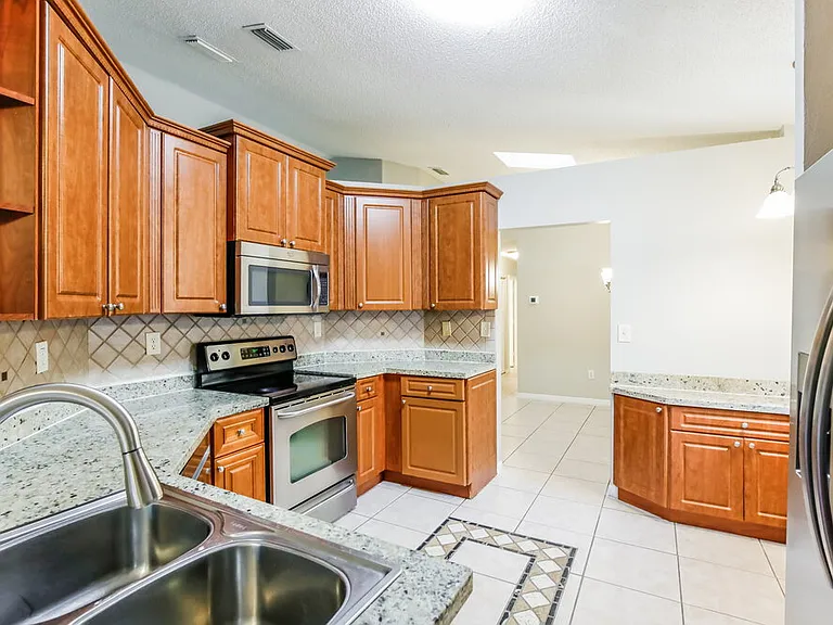 428 Lakeside Cir — Photo 7