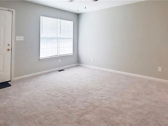 2nd image of 809 Beaumont Ave