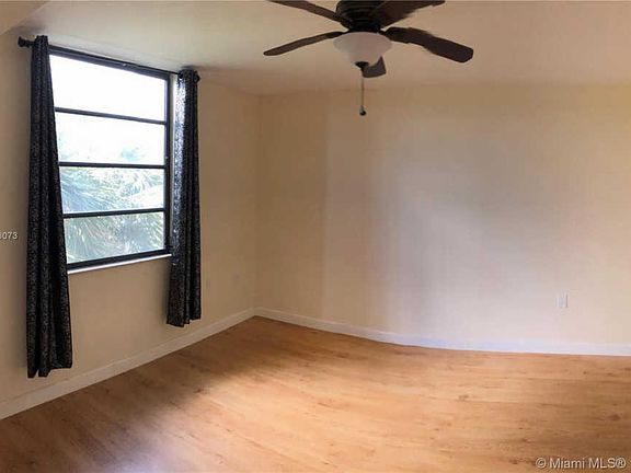5th image of 1522 Whitehall Dr APT 304