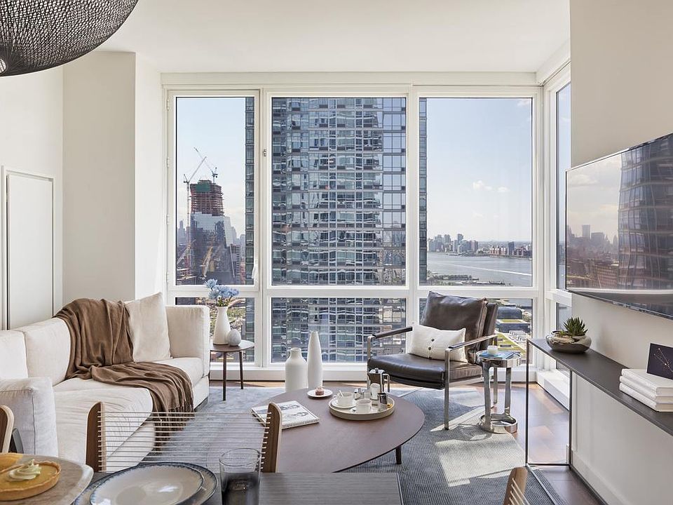 1st image of 605 W 42nd St Ph 3R