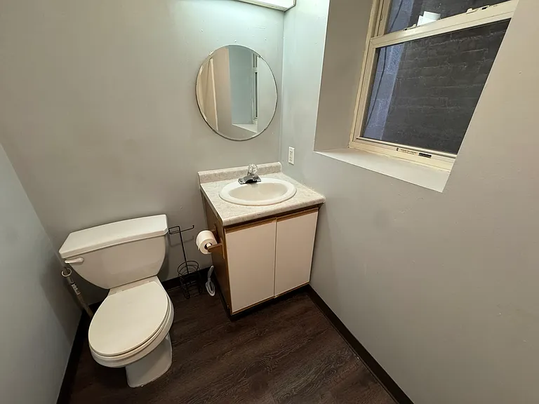 120-122 E 3rd St #2 — Photo 14