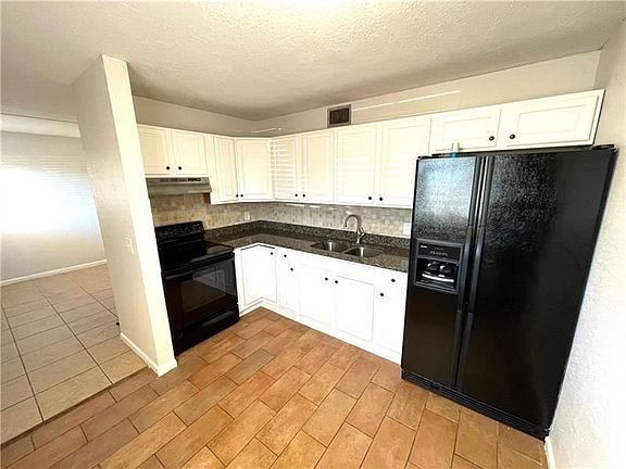 2nd image of 511 W Kalmia Dr #4