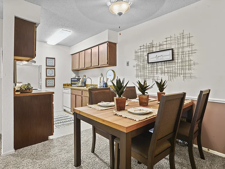 Raintree Apartments — Photo 12