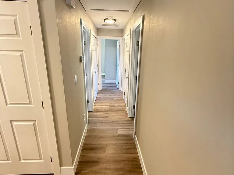 201 E Hall St — Photo 15