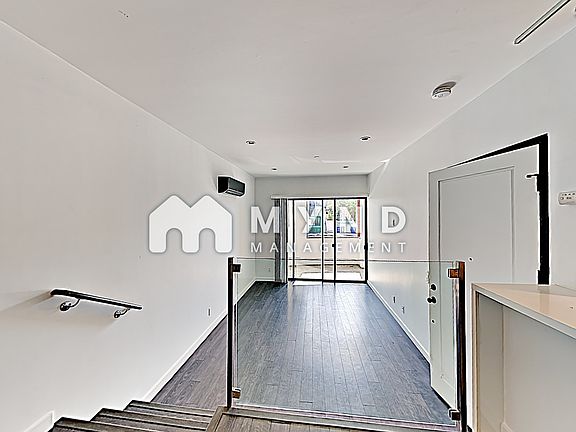 3rd image of 2104 Columbia St #3
