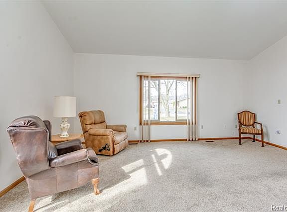 2nd image of 3012 Huntington Park Dr