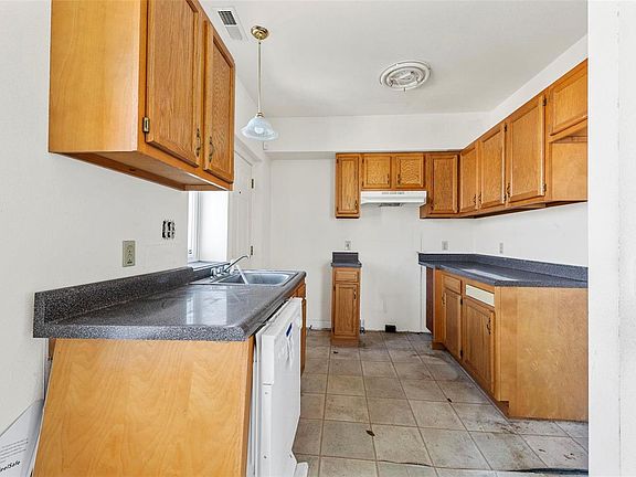 3rd image of 4961 Rosalie St APT 5