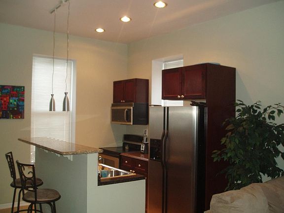 2nd image of 1430 W Wellington Ave APT 1R