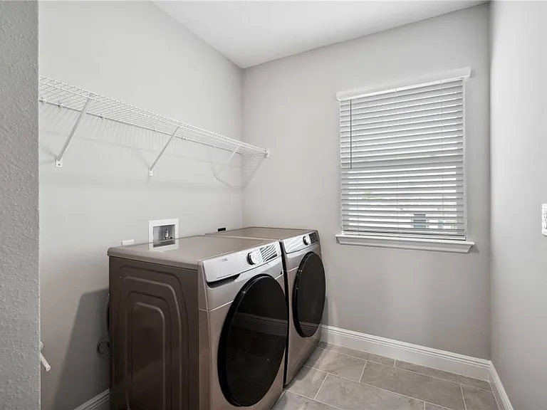 2560 Warren Acres Blvd — Photo 29